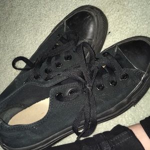 All back low top Converse